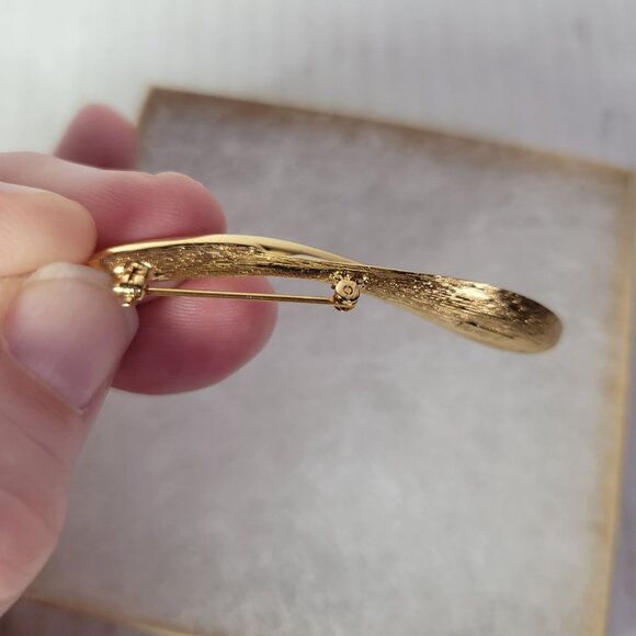 Monet Gold-Tone Vintage Abstract Pin Brooch - Picture 4 of 5